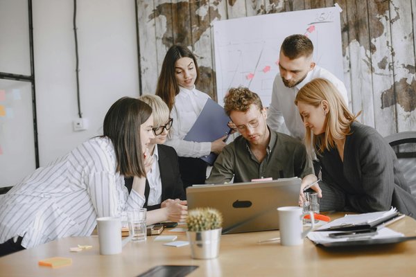 Quels sont les enjeux juridiques de l'implémentation des normes ISO dans la gestion de la qualité en PME ?