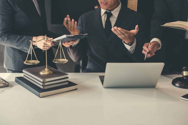 Avocat d'affaires : pourquoi l'engager pour votre entreprise ?